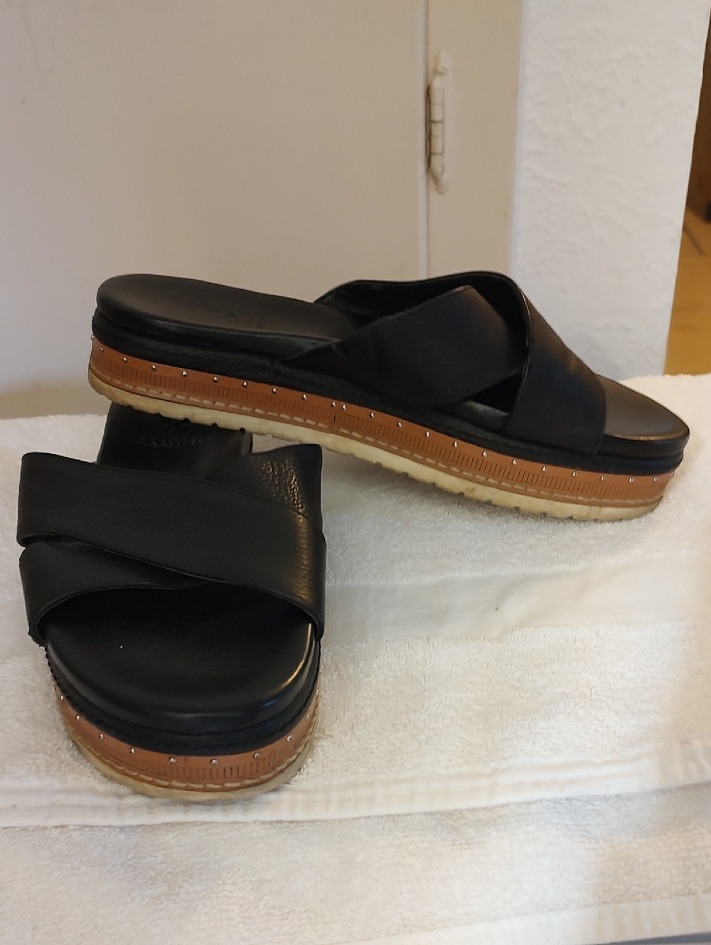 Vince Camuto Black Leather Crossband Platform Slide Sandals with Tan Trim